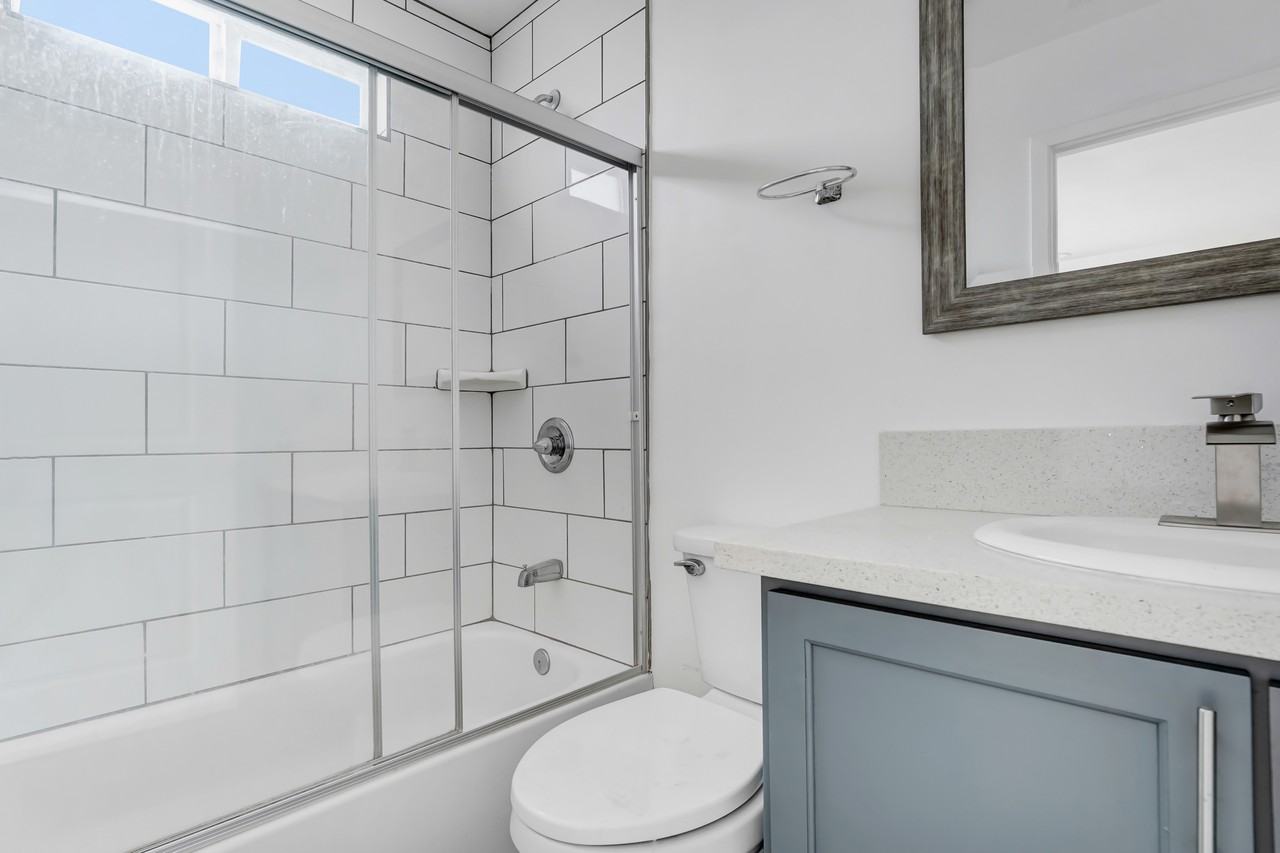 2437 1/2 Malabar St - Photo 2 of 28