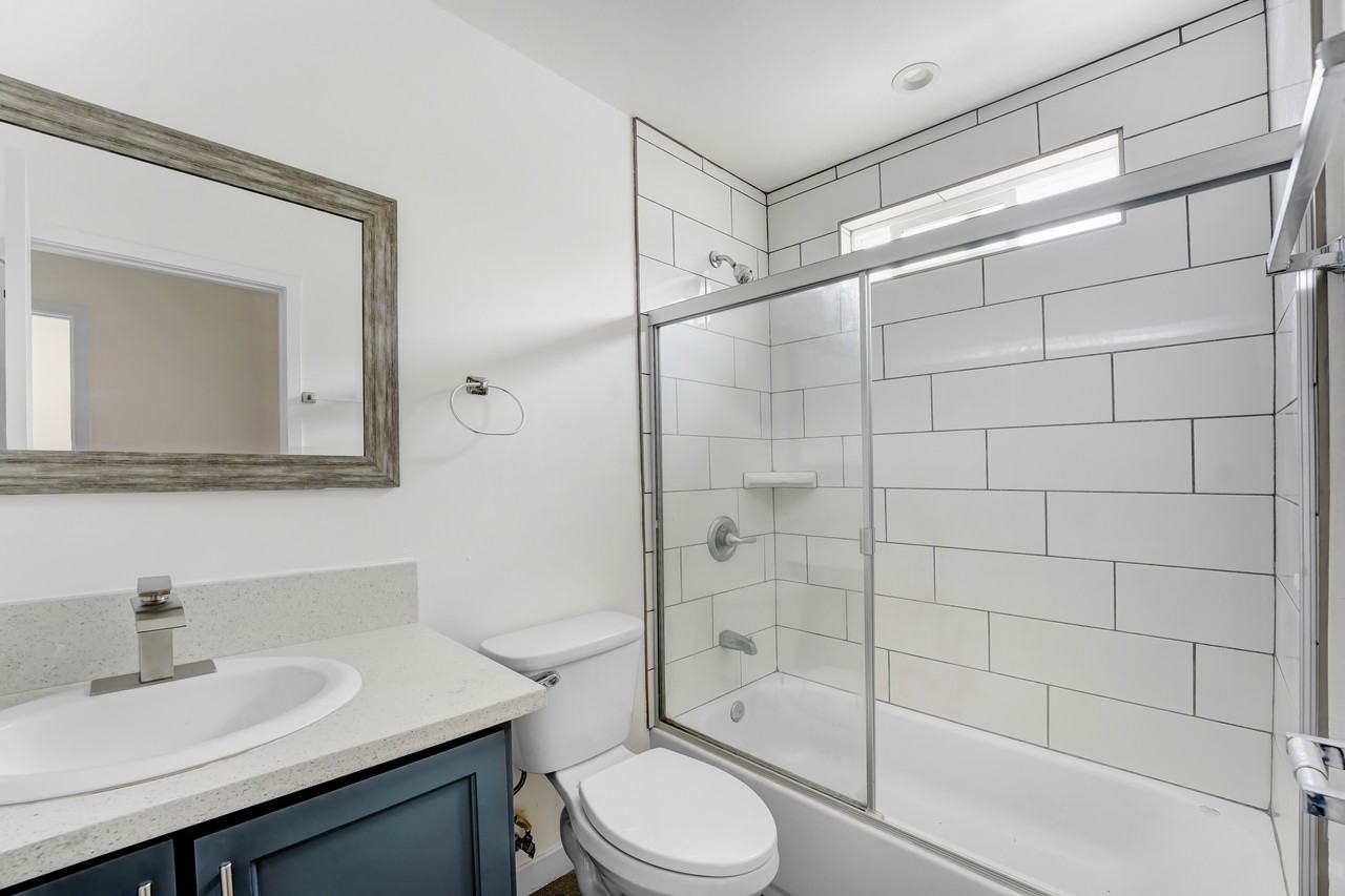 2437 1/2 Malabar St - Photo 7 of 28