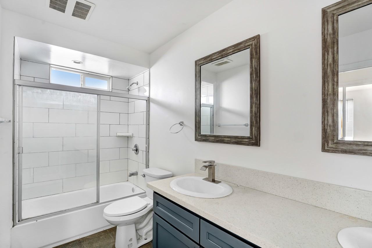 2437 1/2 Malabar St - Photo 4 of 28