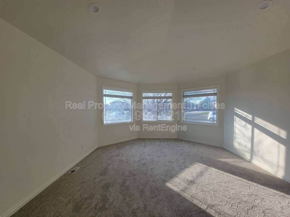 4000 W 34th Ct - Photo 2 of 10