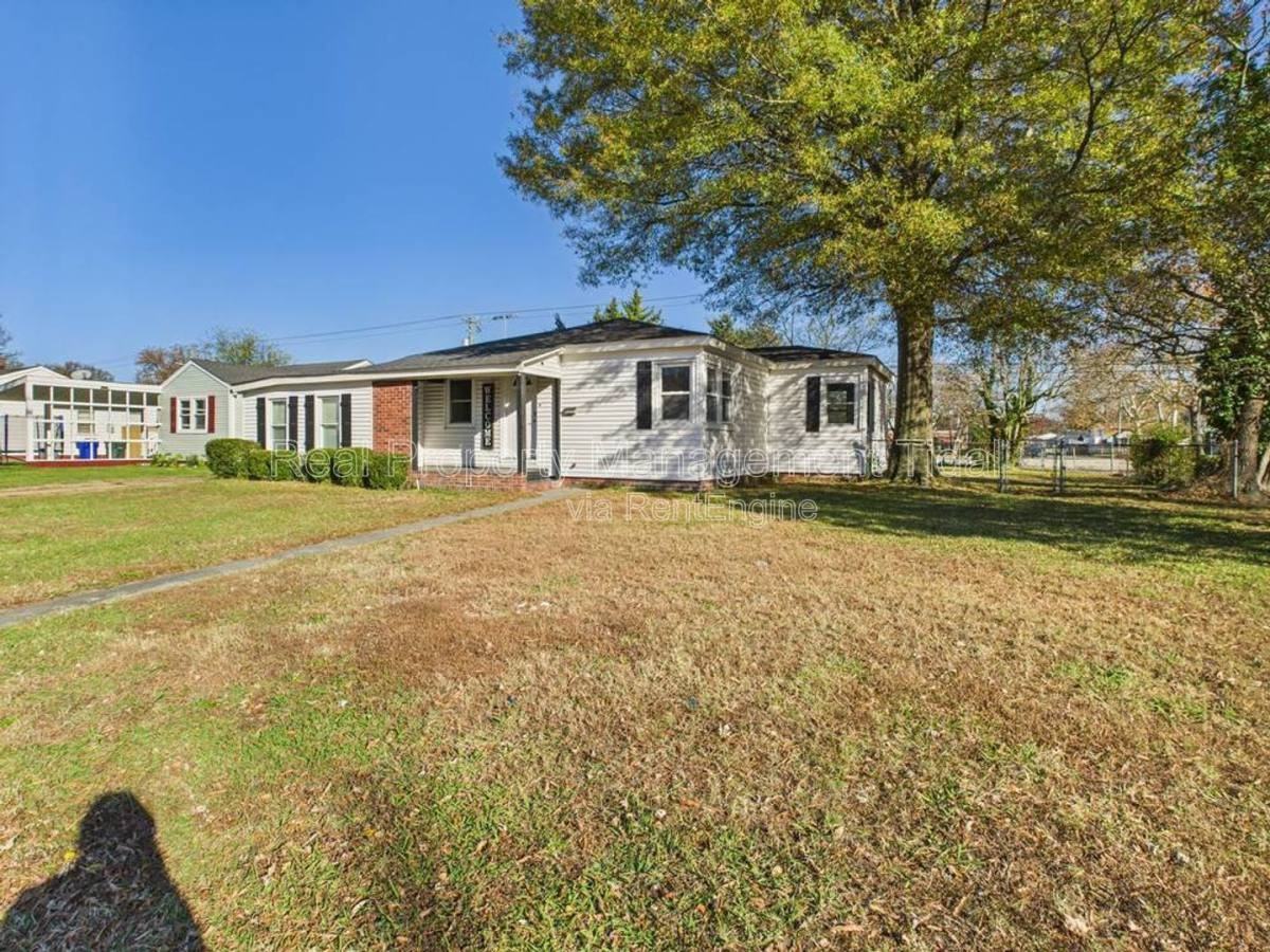 8000 Diggs Rd - Photo 3 of 10