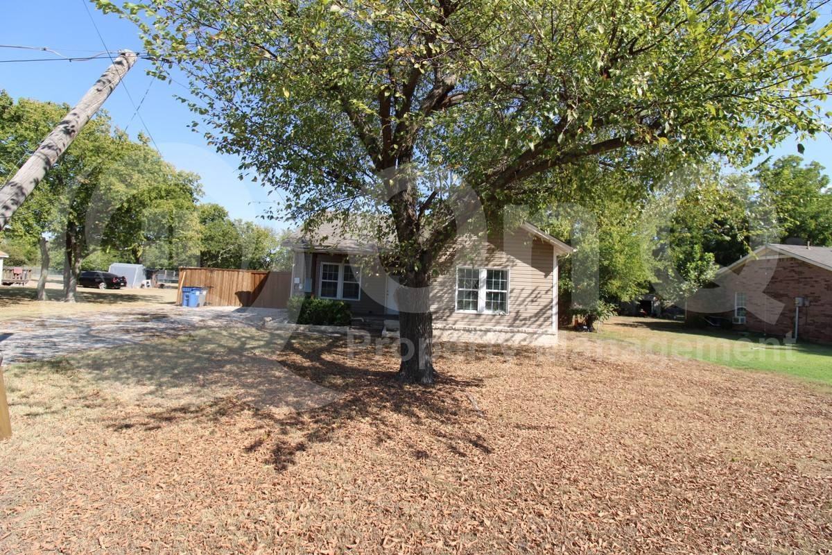 3108 Santa Fe St - Photo 2 of 10