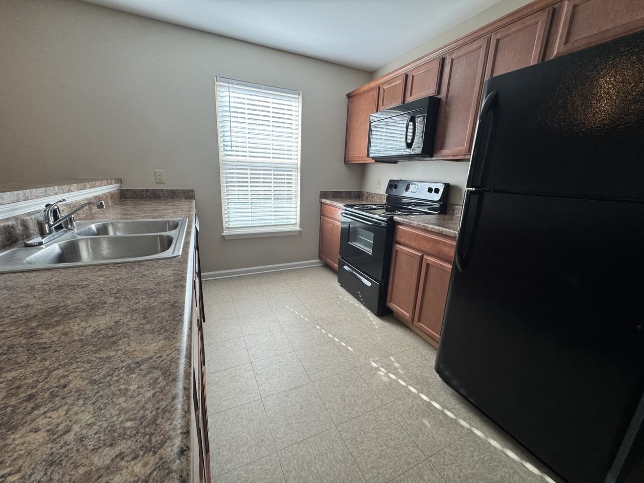 708 Chatham Ct #1 - Photo 7 of 28