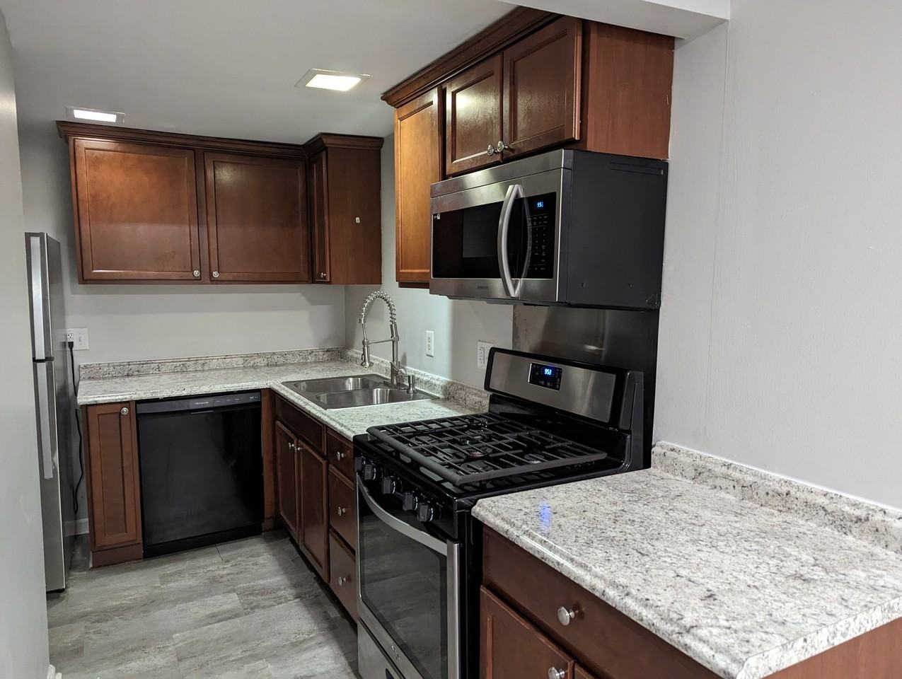 723 Whitcomb St #1 - Photo 3 of 10