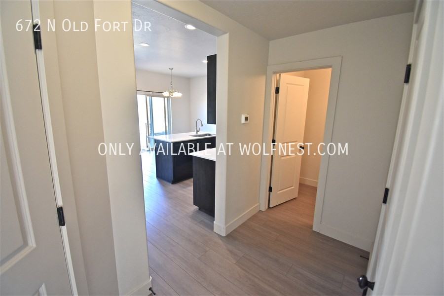 672 N Old Fort Dr - Photo 2 of 34