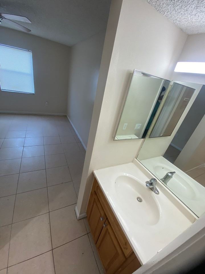 2571 Nw 56th Ave #G - Photo 6 of 12