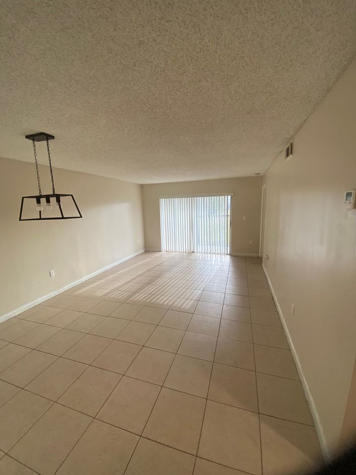 2571 Nw 56th Ave #G - Photo 7 of 12