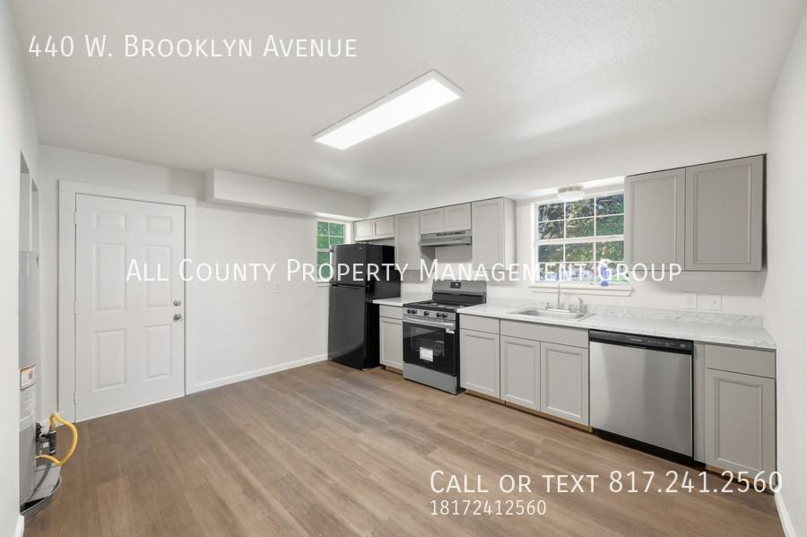 440 West Brooklyn Avenue - Photo 3 of 10