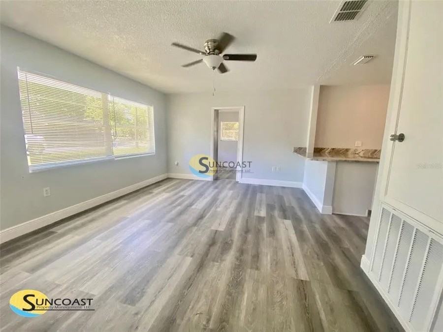 1419 Ne 25th Pl - Photo 4 of 32