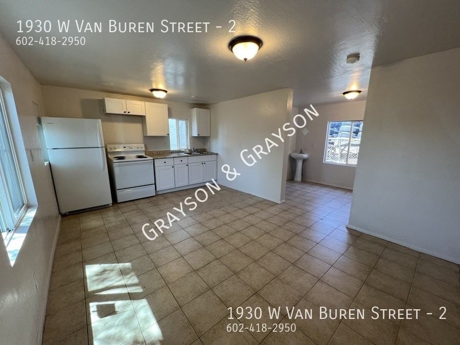 1930 West Van Buren Street #2 - Photo 4 of 7