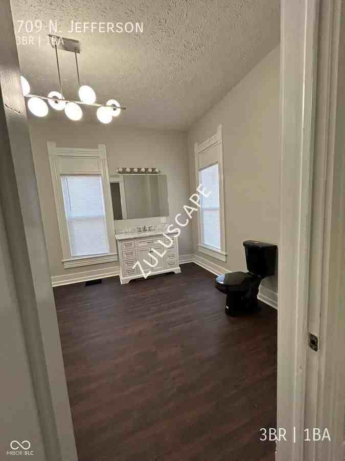 709 North Jefferson Street - Photo 5 of 10