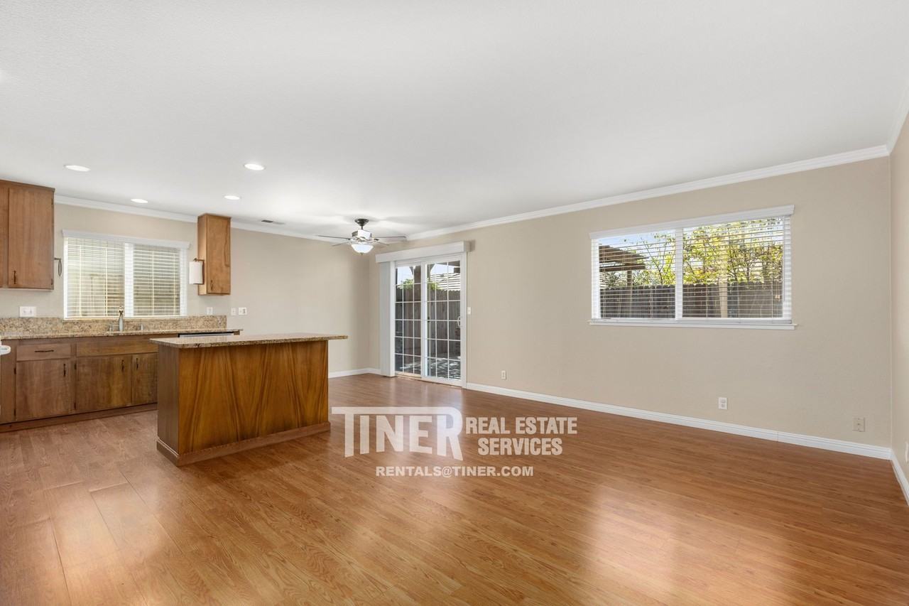 8052 Phoebe Way - Photo 5 of 40