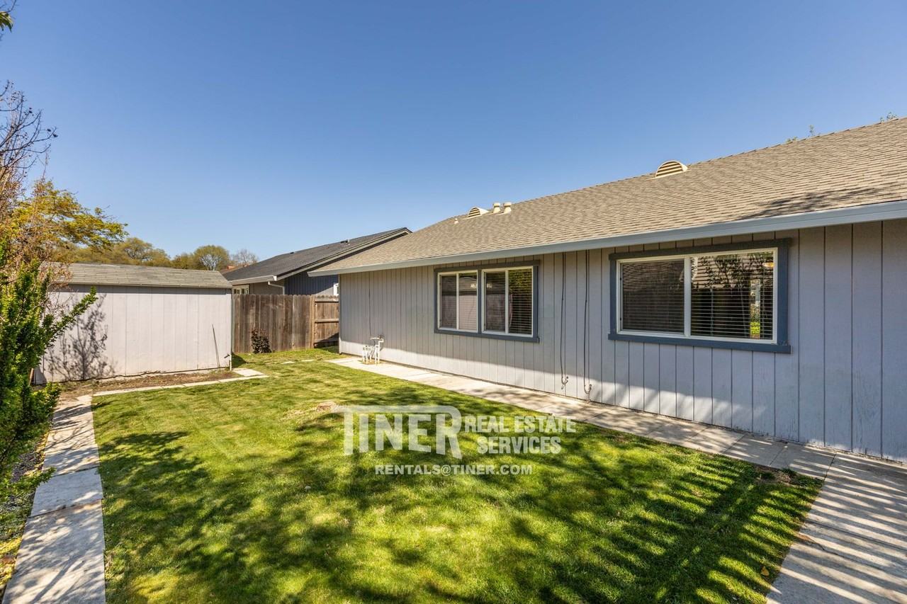 8052 Phoebe Way - Photo 4 of 40