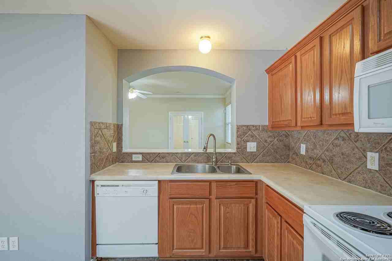 7703 Wexford Sq - Photo 5 of 21