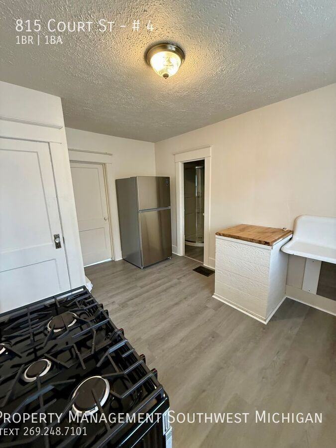 815 Court St #4 - Photo 4 of 7