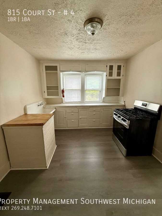 815 Court St #4 - Photo 5 of 7