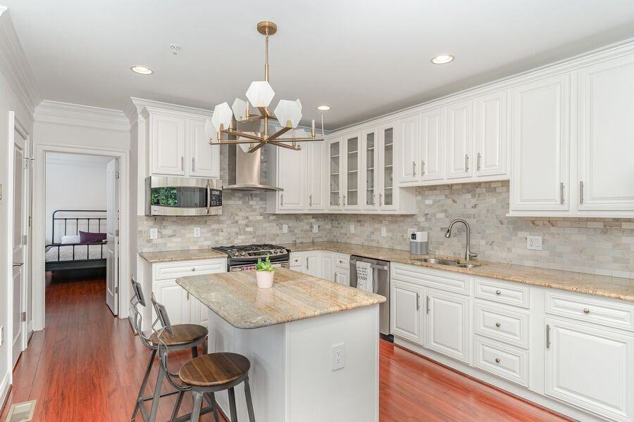 5231 Connecticut Ave Nw #102