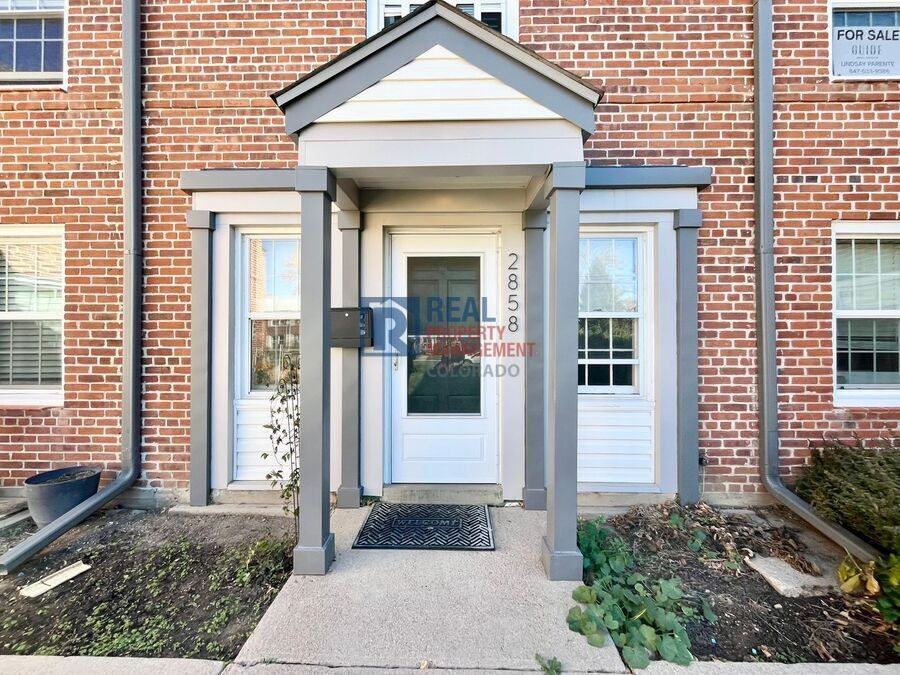 2858 Jasmine St - Photo 2 of 11