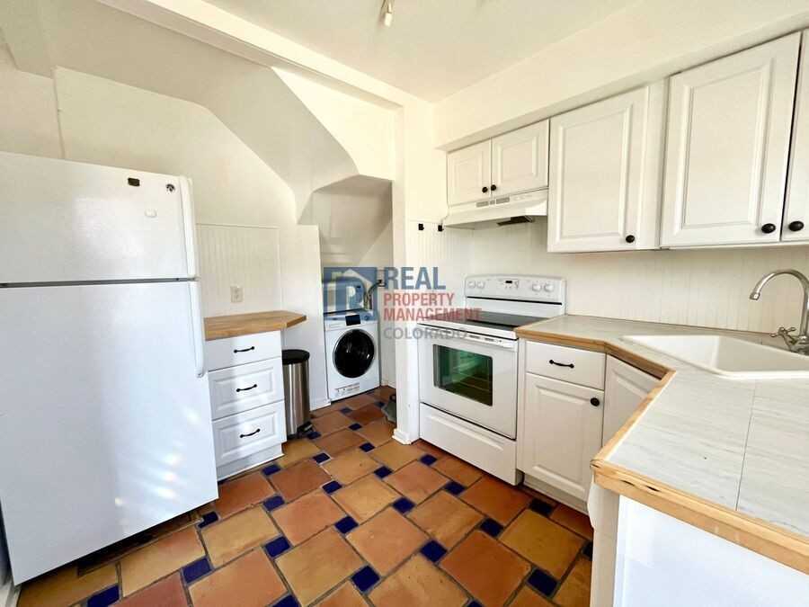 2858 Jasmine St - Photo 6 of 11