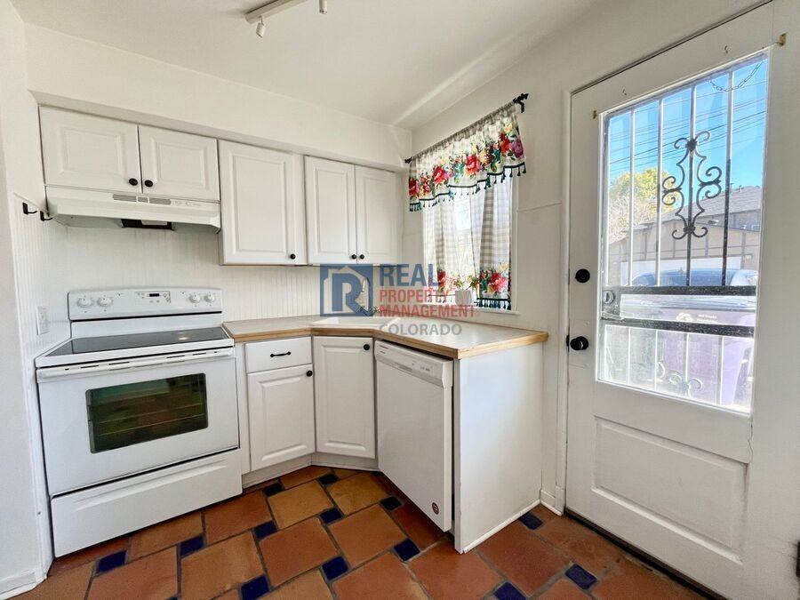 2858 Jasmine St - Photo 7 of 11