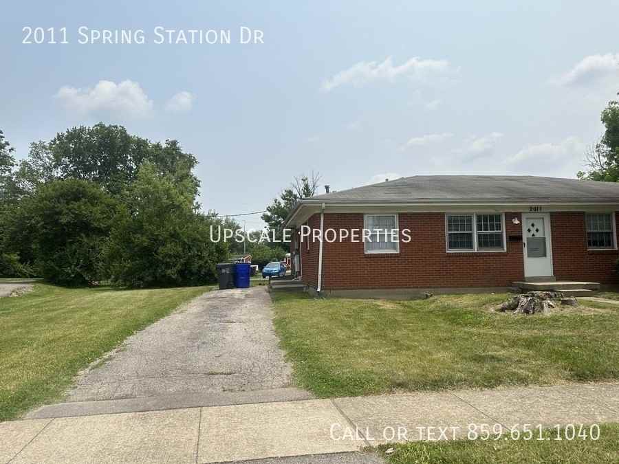 2011 Spring Station Dr - Photo 2 of 9