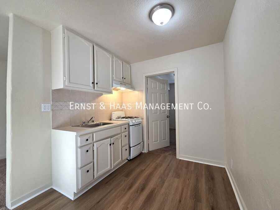 2035 Pine Ave #10 - Photo 3 of 11