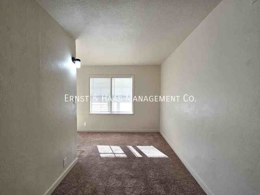 2035 Pine Ave #10 - Photo 5 of 11