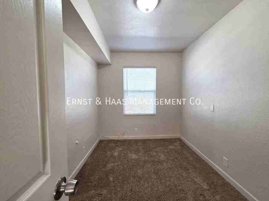 2035 Pine Ave #10 - Photo 6 of 11