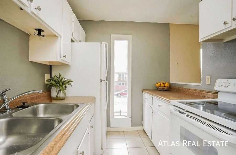 4245 Loomis Ave #4 - Photo 5 of 17