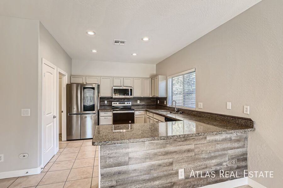 13723 W Maui Ln - Photo 6 of 18