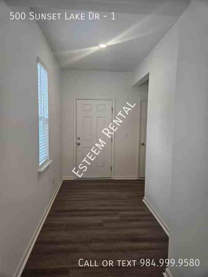 500 Sunset Lake Dr #1 - Photo 4 of 33