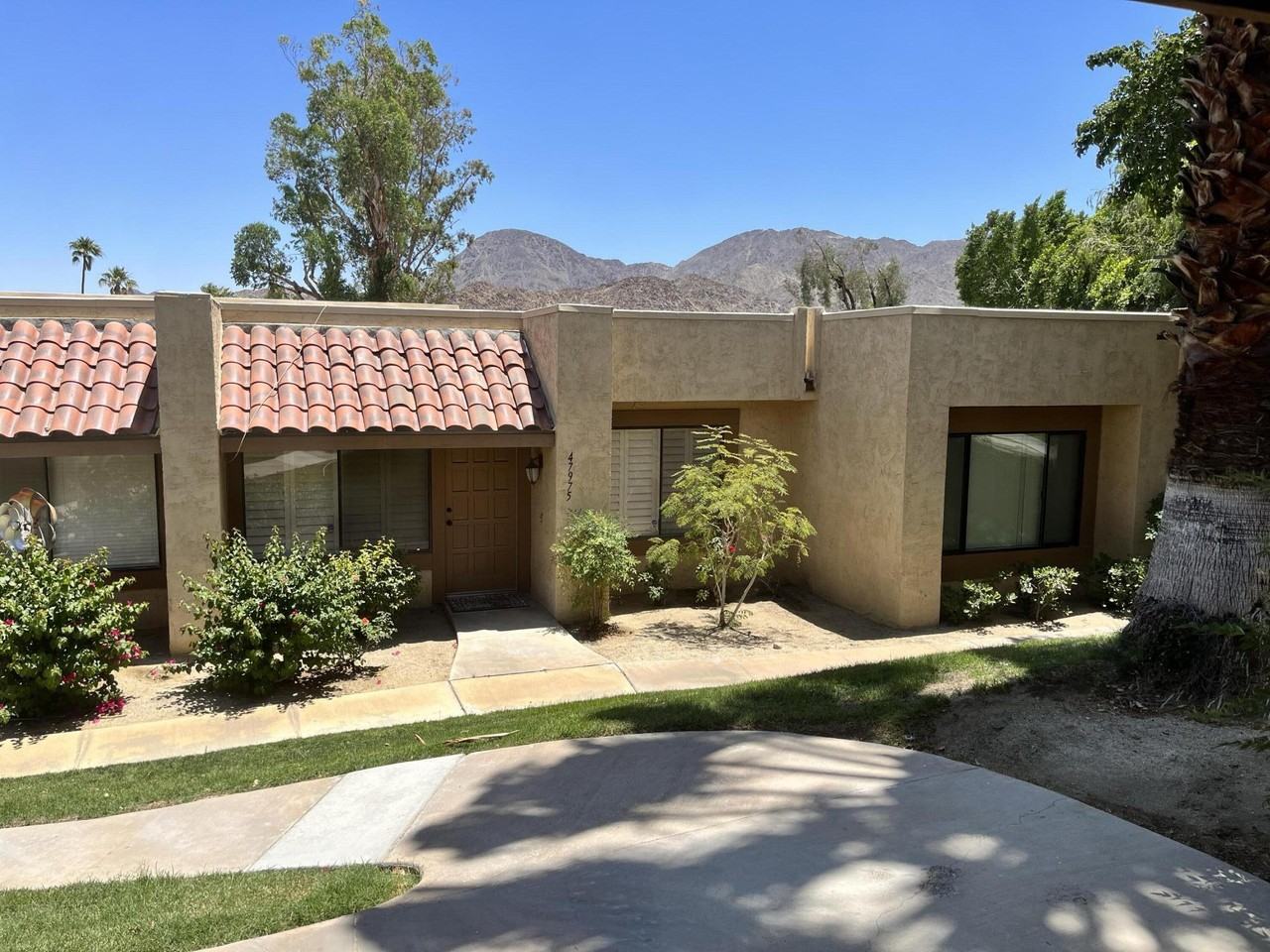 47974 Oasis Court #47974 - Photo 4 of 28