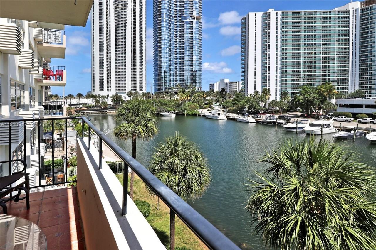 Sunny Isles Blvd #220-403 - Photo 4 of 26