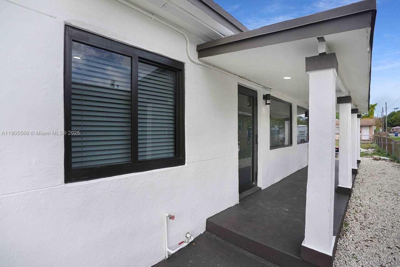 502 Nw 7th Ct #502-2 - Photo 6 of 19