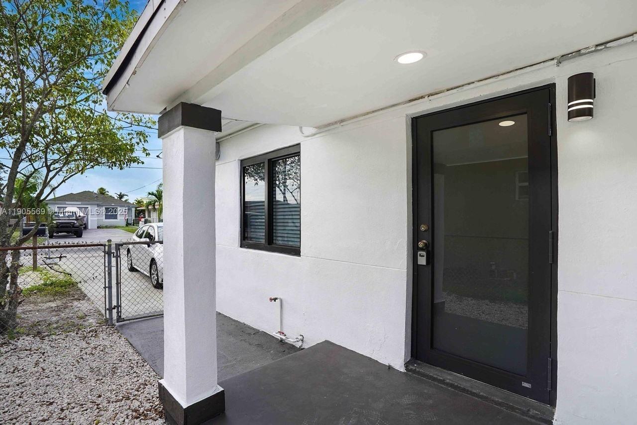 502 Nw 7th Ct #502-2 - Photo 7 of 19