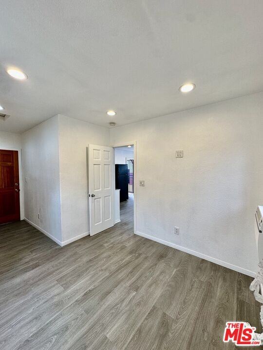 523 1/2 W 56th St #523 - Photo 5 of 22