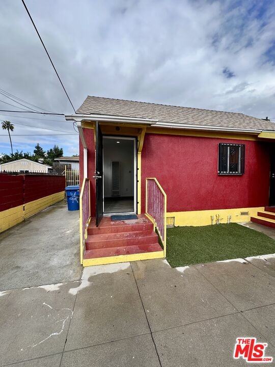 523 1/2 W 56th St #523 - Photo 6 of 22