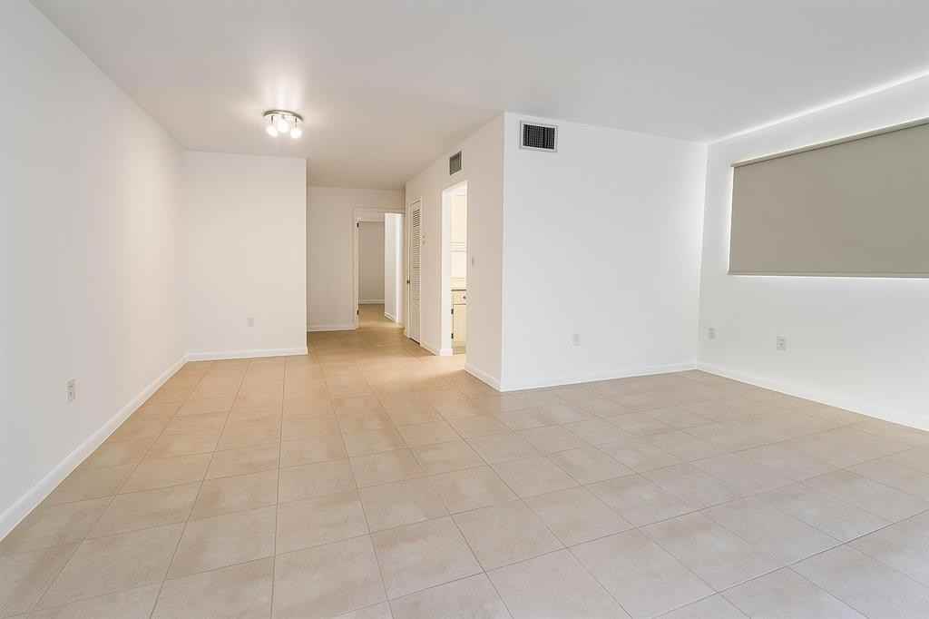 7320 Sw 82nd St #7320 - Photo 4 of 8