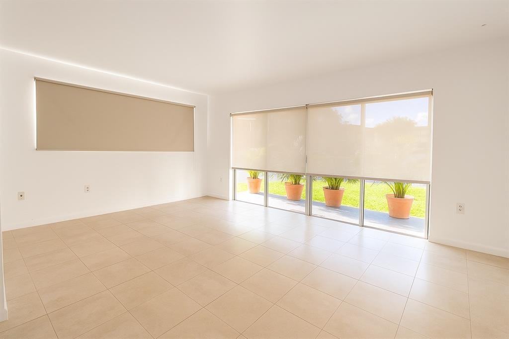 7320 Sw 82nd St #7320 - Photo 7 of 8