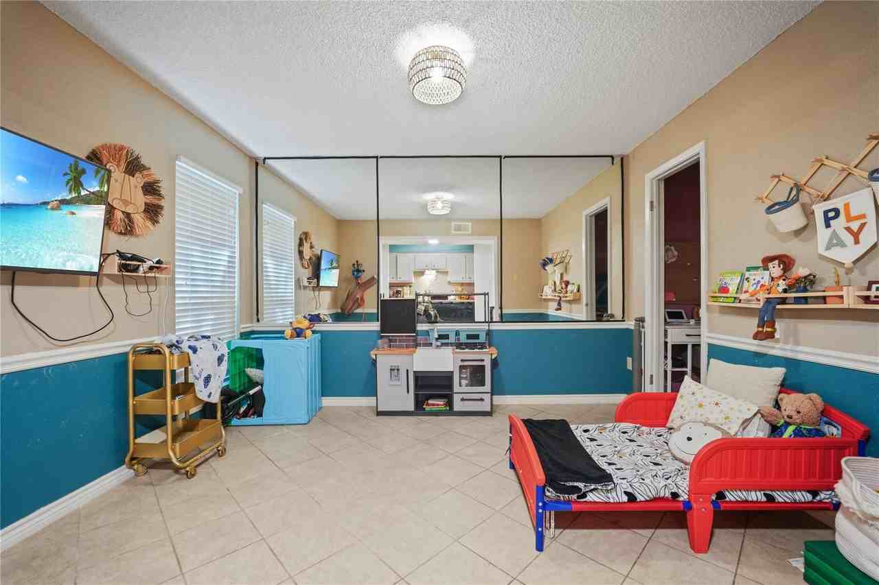 1314 Town Cir #1314-1 - Photo 3 of 17