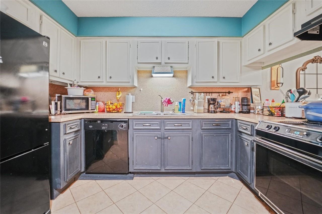 1314 Town Cir #1314-1 - Photo 5 of 17