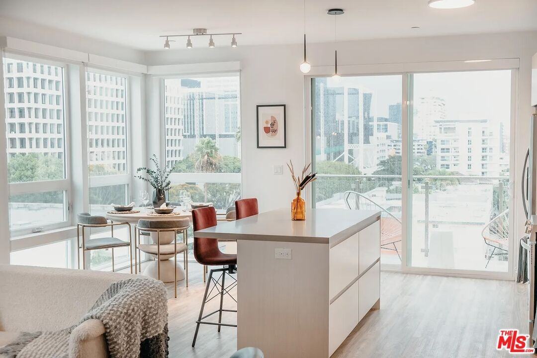 700 S Manhattan Pl #700-513 - Photo 3 of 9