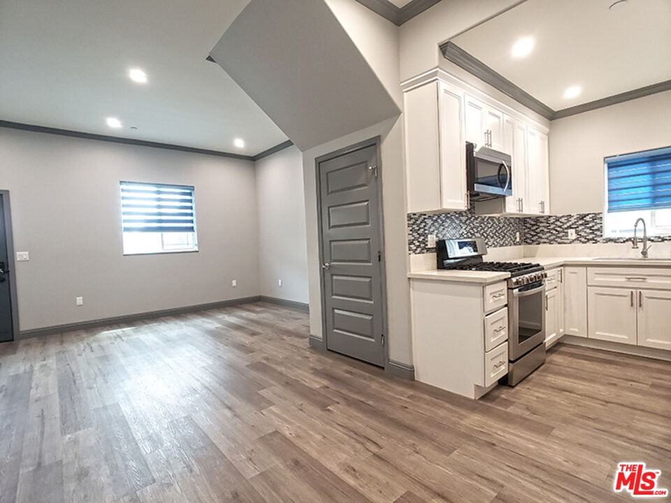 413 N Harvard Blvd #413-413 - Photo 4 of 17