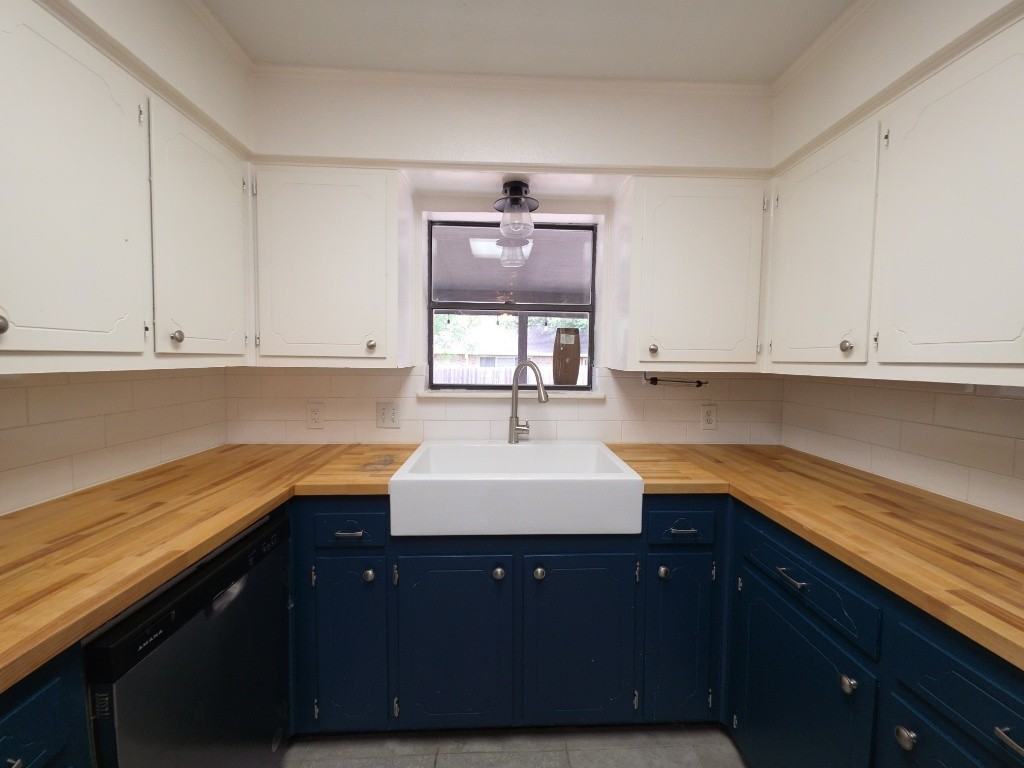 306 7th Street #306 - Photo 3 of 19