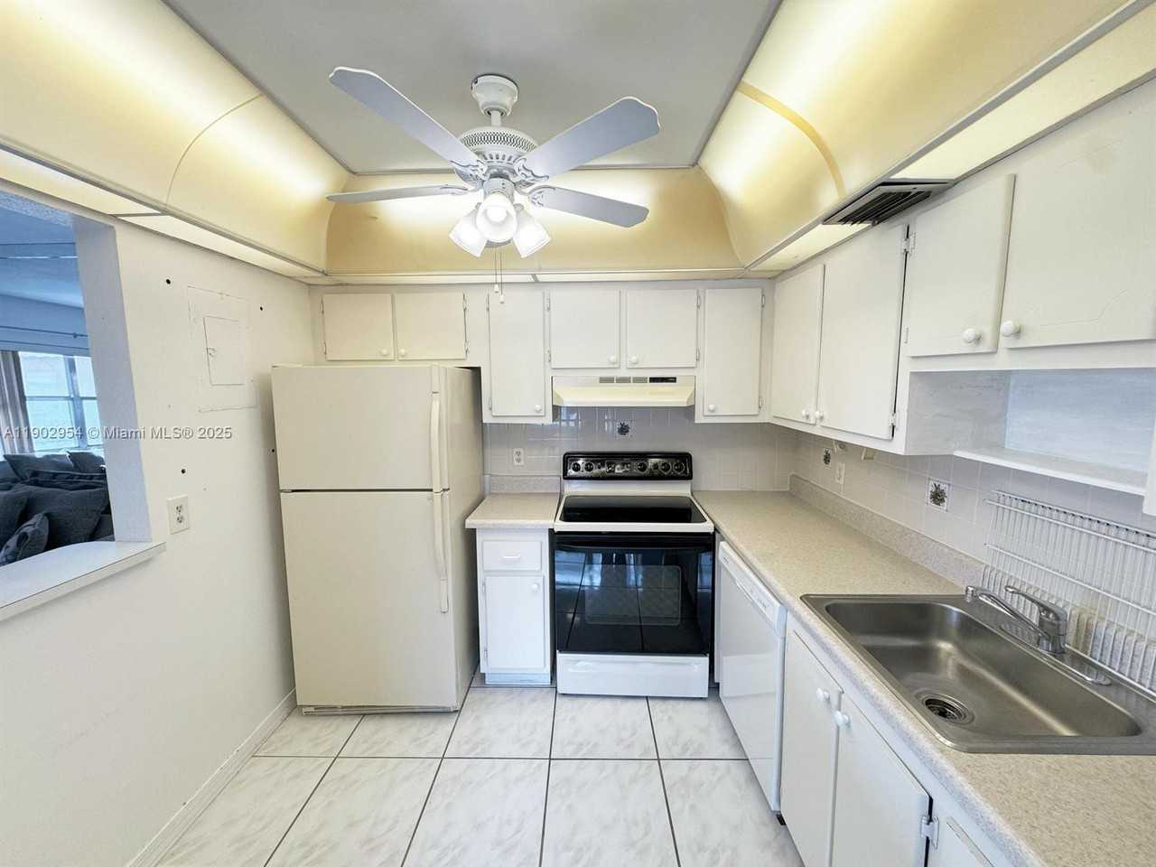 379 Saxony Ln #379-379 - Photo 4 of 16