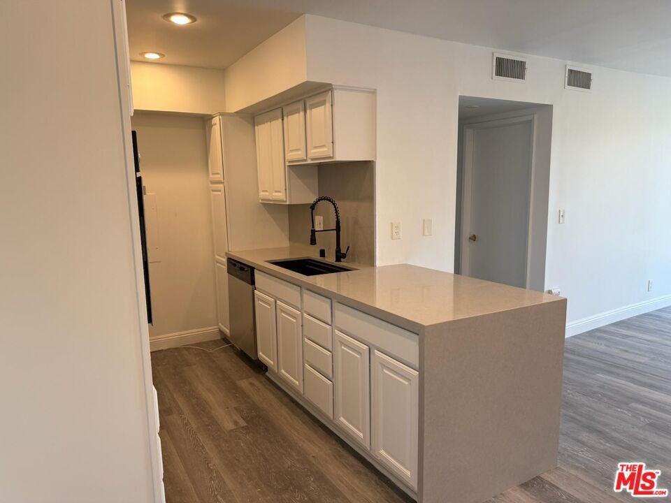 1351 North Crescent Heights Boulevard #1351-207 - Photo 7 of 26