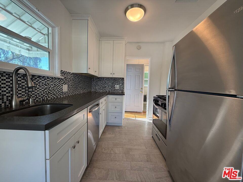 1155 North Genesee Avenue #1155 - Photo 6 of 28