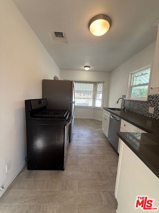 1155 North Genesee Avenue #1155 - Photo 7 of 28