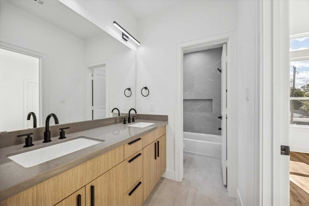 3719 Lydia Street #3719B - Photo 7 of 20