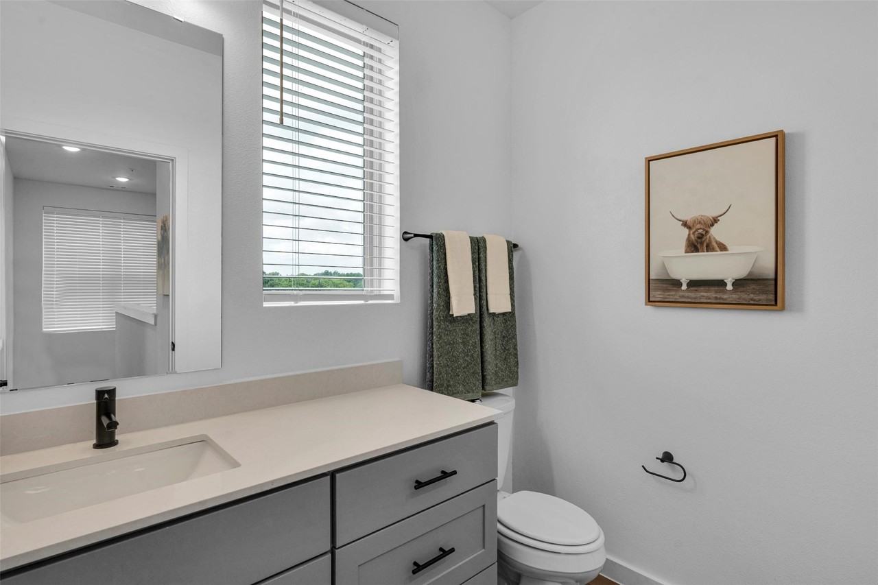 1872 Bernard Street #1872 - Photo 3 of 41